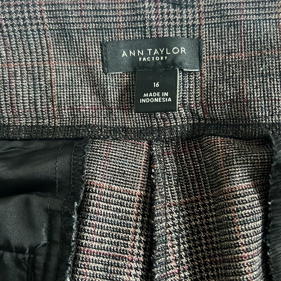 Plaid Ann Taylor dress pants - Picture 4 of 6